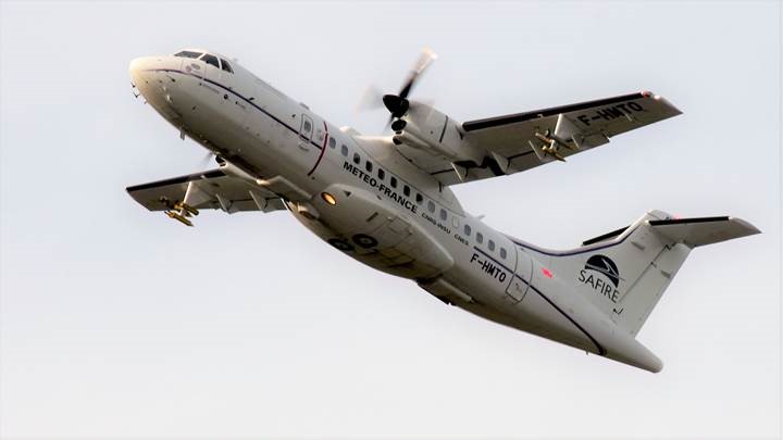 ATR42 de safire au décollage de Longyearbean © Svalbard