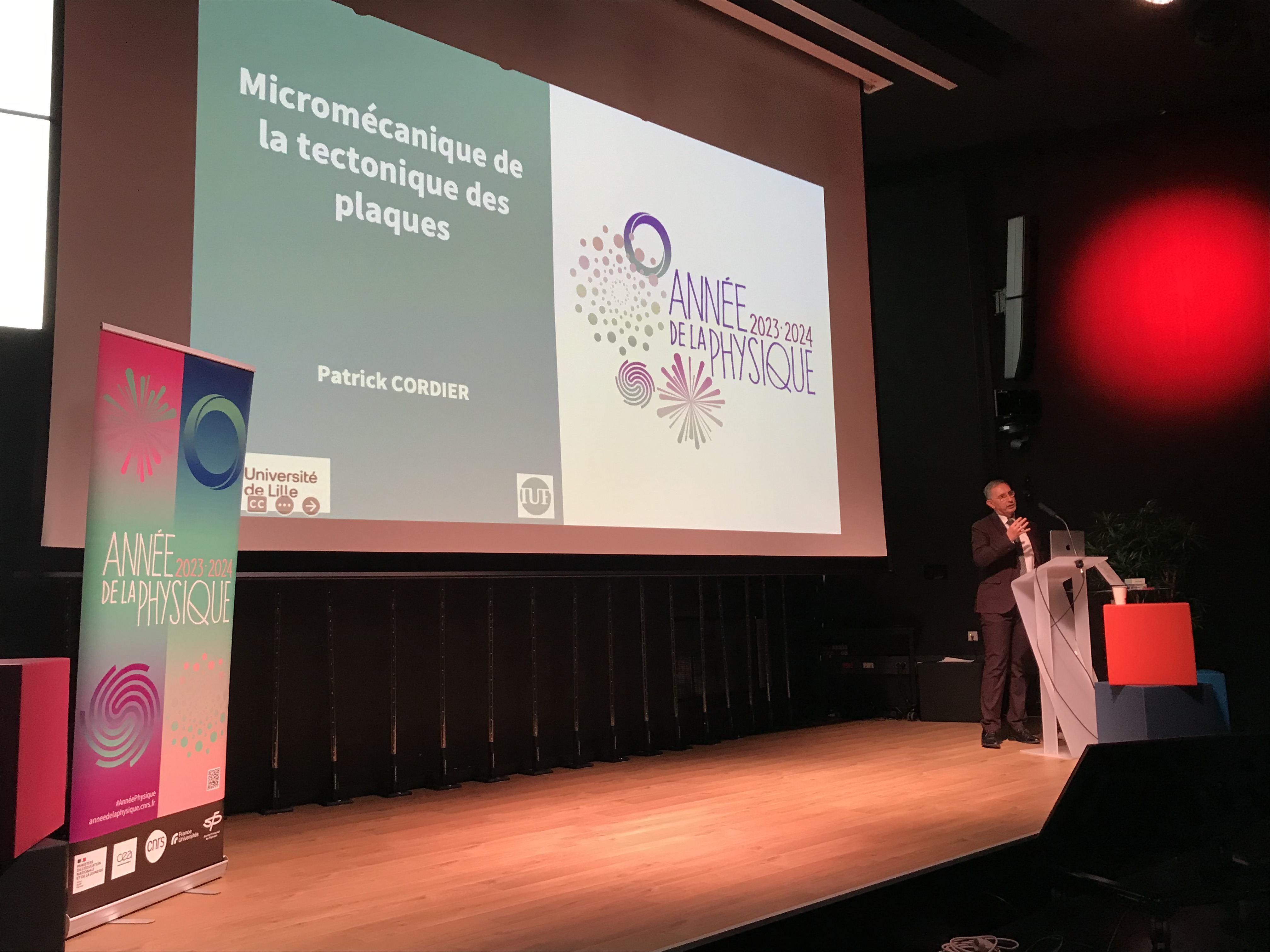 Conférence de Coralie BOMPARD - © SCMS CNRS Hauts-de-France / Florent LEBRUN