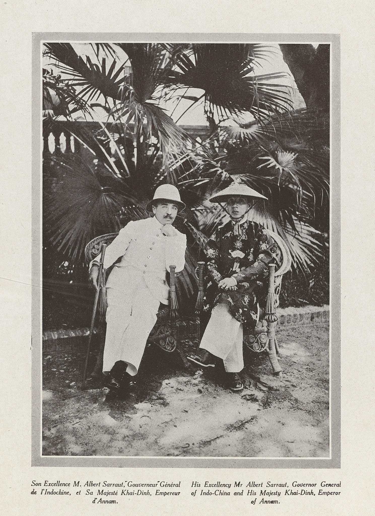 Son excellence M. Albert Sarraut, Gouverneur g&eacute;n&eacute;ral de l&rsquo;Indochine, et sa majest&eacute; Khai-Dinh, Empereur d&rsquo;Annam &copy; Auteur inconnu (Gouvernement g&eacute;n&eacute;ral de l&rsquo;Indochine), 1919